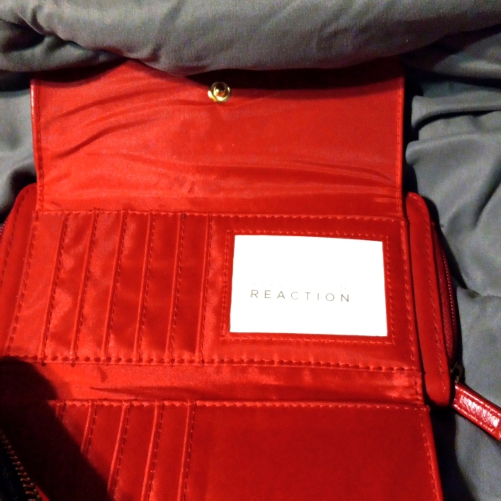 Kenneth Cole Wallet - Picture 1 of 5